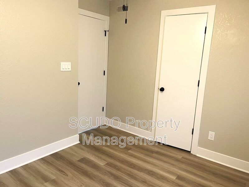SEE IT NOW: Cozy & Bright Apartment in Prime Blue Springs Location! property image