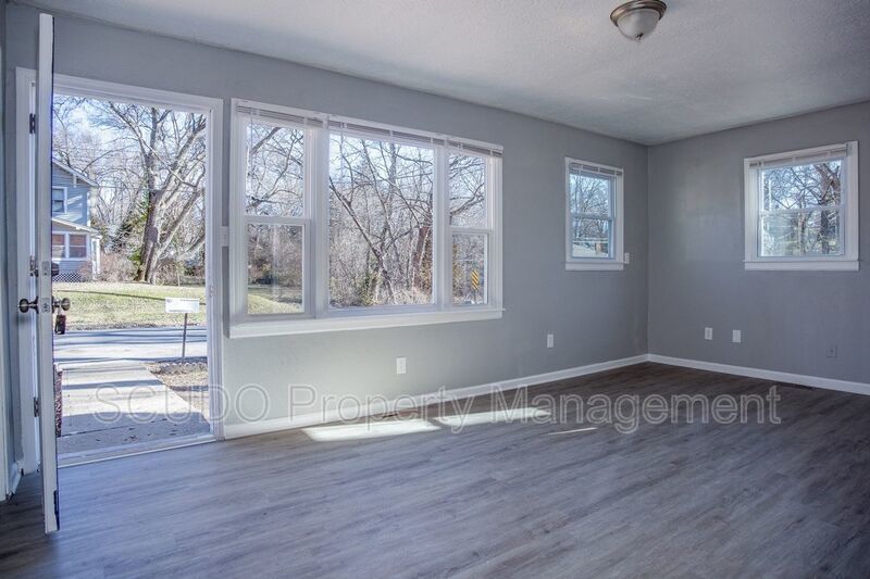 SEE IT NOW: Adorable 2-Bed Home with Bright Interiors in Independence! property image