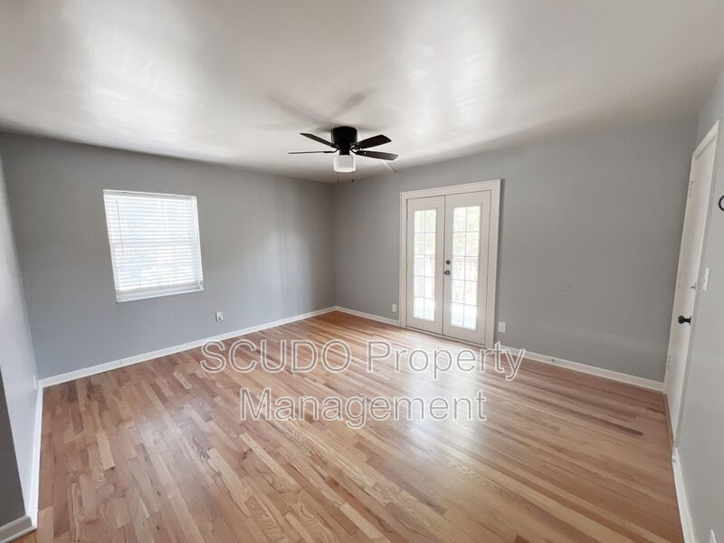 SEE IT NOW: Charming Updated Apartment with Private Balcony ~ $500 MOVE-IN SPECIAL! property image