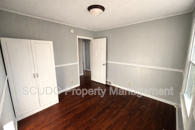 Available Soon : Charming Home in a Quiet Kansas City Neighborhood! property image