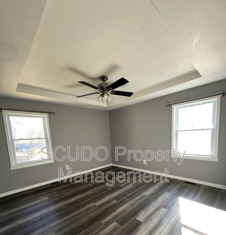 SEE IT NOW: Bright & Spacious Living in the Heart of North Kansas City! property image