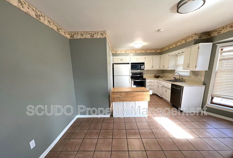 SEE IT NOW: Bright & Spacious Living in the Heart of North Kansas City! property image