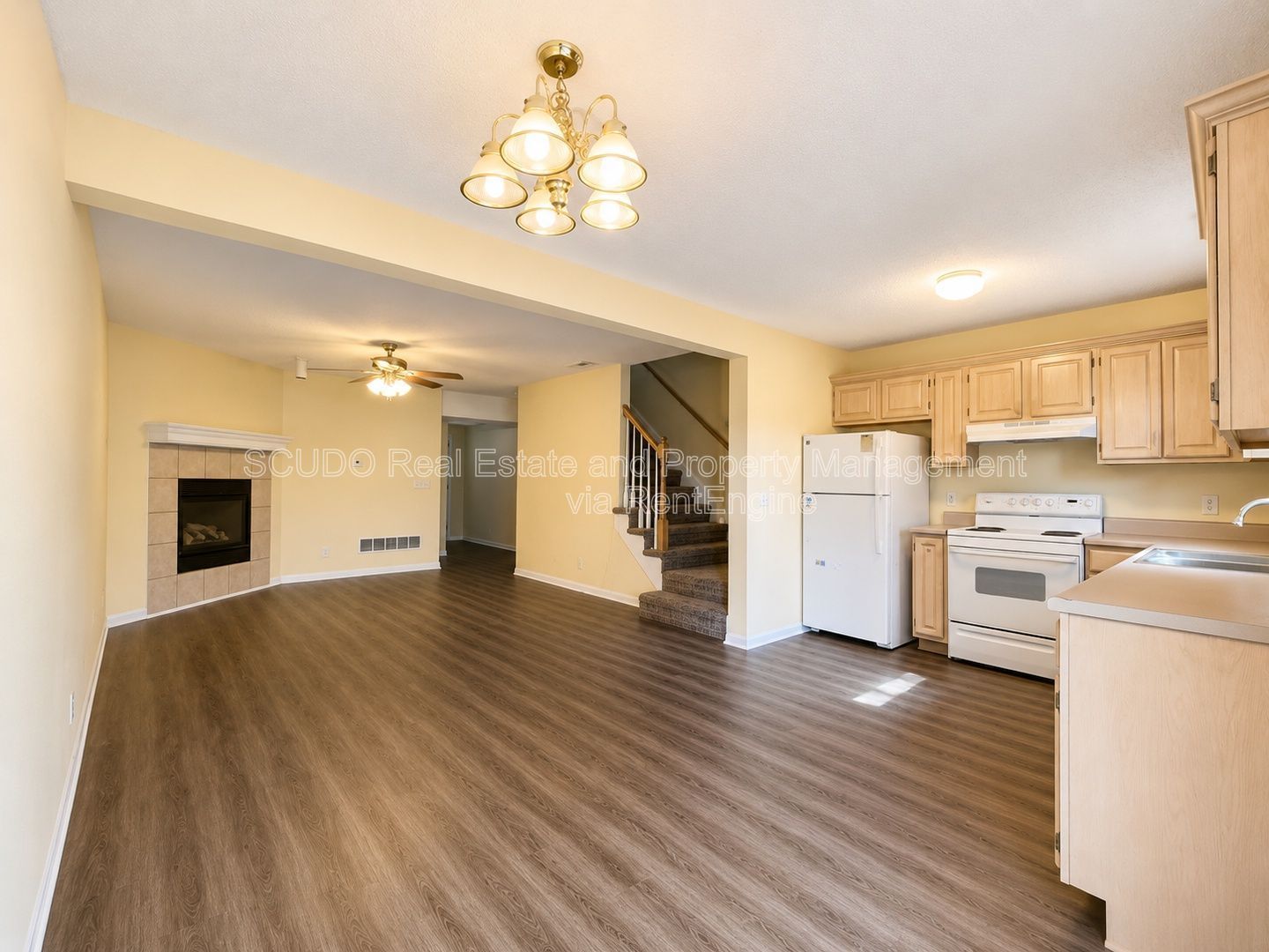 Charming Bright Townhouse — 10633 N Locust Ct, Kansas City property image