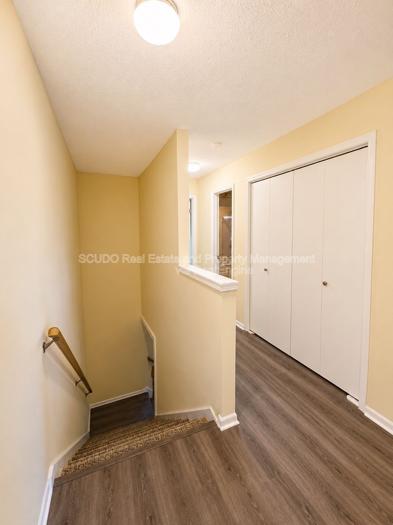 Charming Bright Townhouse — 10633 N Locust Ct, Kansas City property image