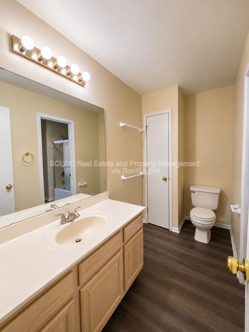 Charming Bright Townhouse — 10633 N Locust Ct, Kansas City property image
