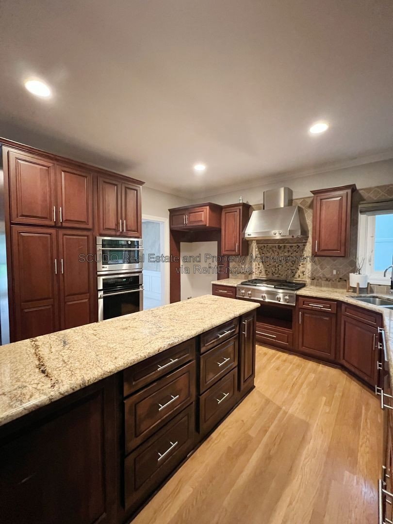 Charming 3-Bedroom Home with Spacious Backyard in Overland Park property image