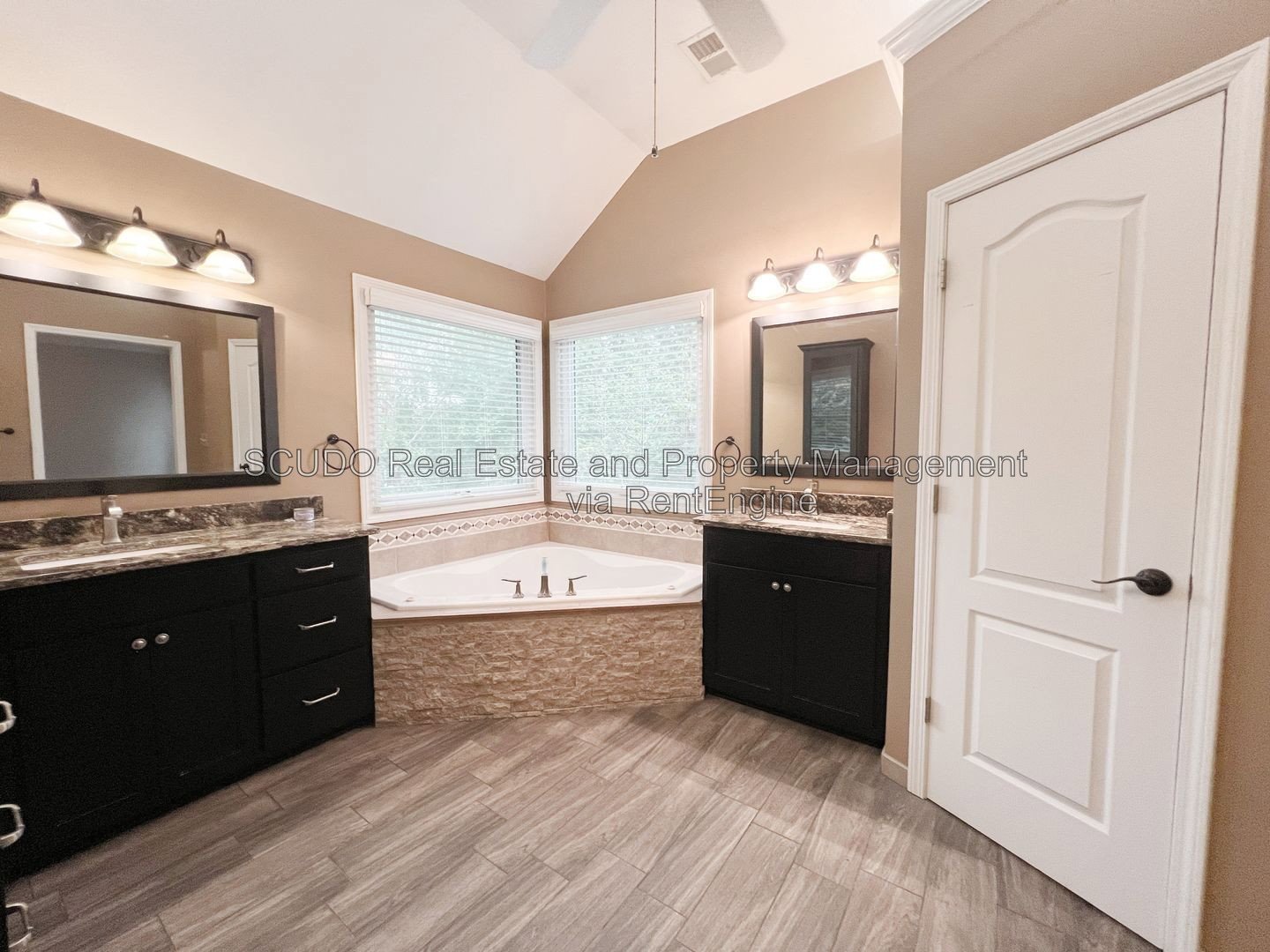 Charming 3-Bedroom Home with Spacious Backyard in Overland Park property image