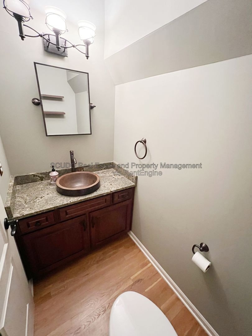 Charming 3-Bedroom Home with Spacious Backyard in Overland Park property image