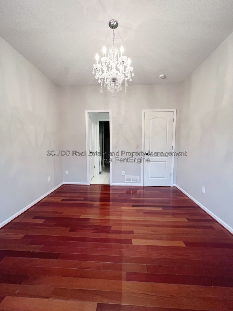 Charming 3-Bedroom Home with Spacious Backyard in Overland Park property image
