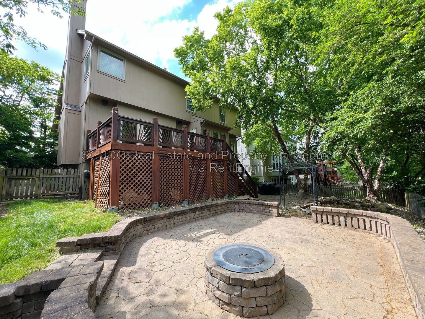Charming 3-Bedroom Home with Spacious Backyard in Overland Park property image
