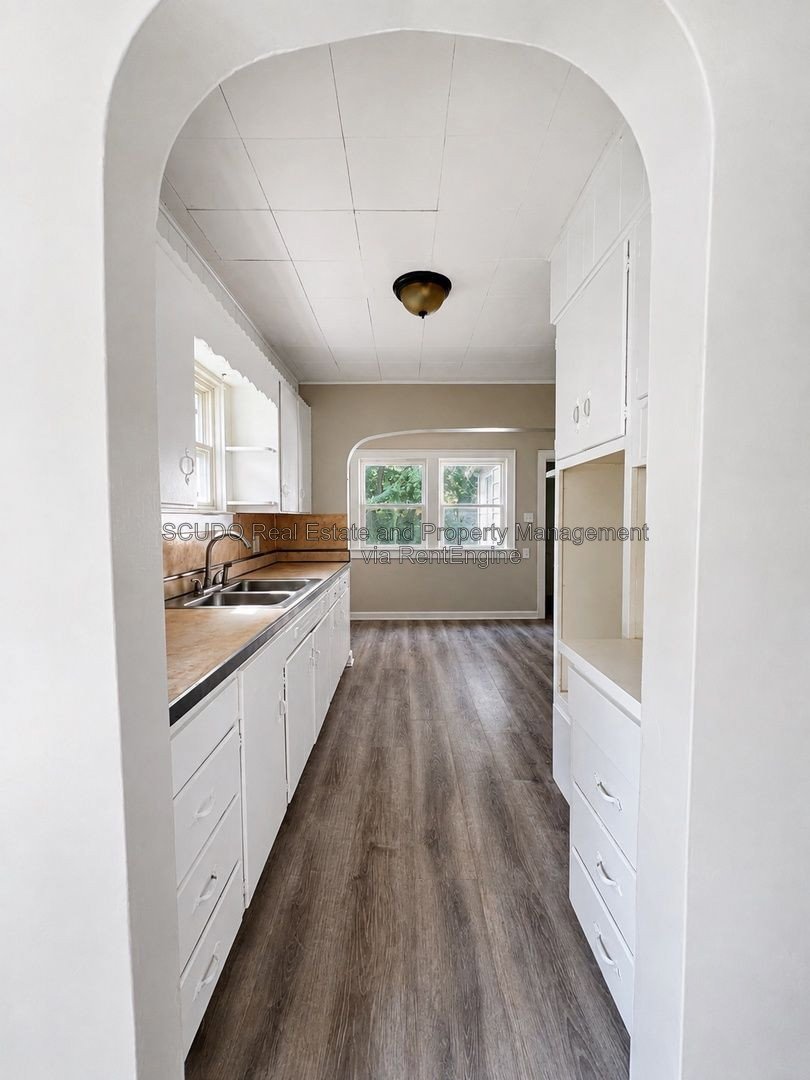 Cozy Bungalow with Bright Living Spaces & Classic Charm! property image